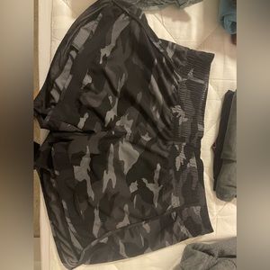 Athleta Camo 4” ladies shorts